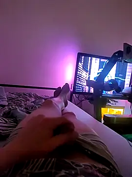 Snapshot of Gitara95 chatting on 11/28/25, 10:23 Gitara95 online show from 11/28/25, 10:23