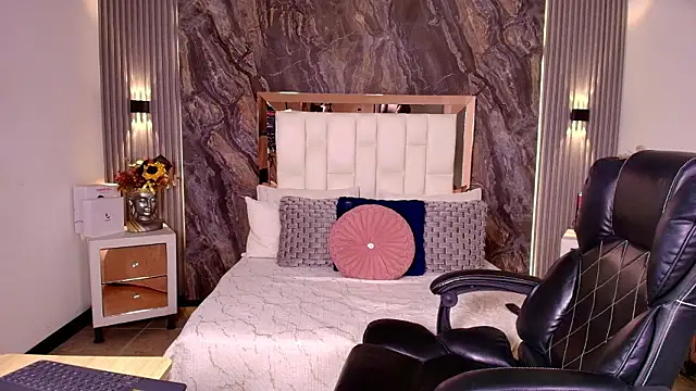 Caroline foster1 online show from 03/19/26, 12:09