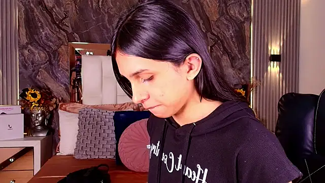 Caroline foster1 online show from 03/27/26, 12:05