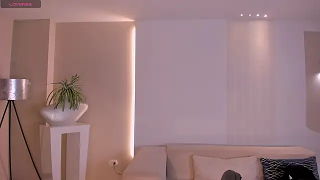 Snapshot of LisaFlowers_ chatting on 12/18/25, 10:32 LisaFlowers online show from 12/18/25, 10:32