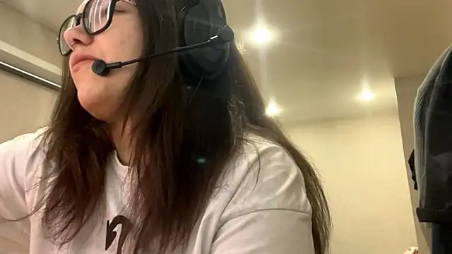 KerriMcbreen online show from 12/01/25, 03:55