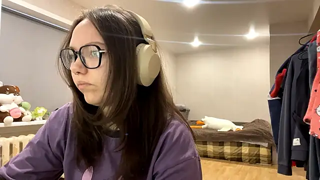 KerriMcbreen online show from 12/17/25, 03:12