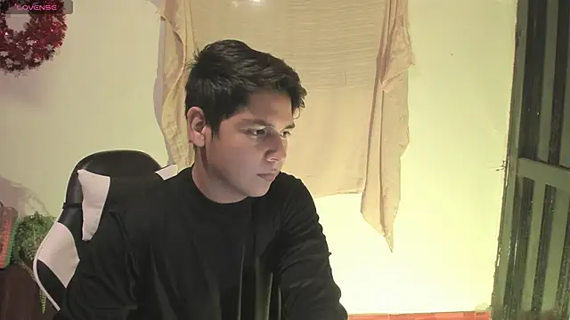 Snapshot of Asta_YunoXXX chatting on 12/15/25, 01:10 Asta YunoXXX online show from 12/15/25, 01:10