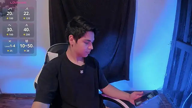 Snapshot of Asta_YunoXXX chatting on 12/20/25, 11:12 Asta YunoXXX online show from 12/20/25, 11:12