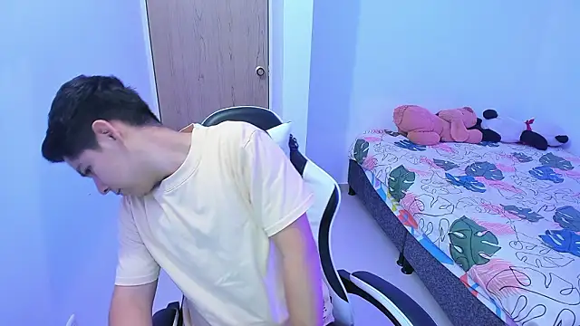 Snapshot of Asta_YunoXXX chatting on 02/23/26, 04:43 Asta YunoXXX online show from 02/23/26, 04:43