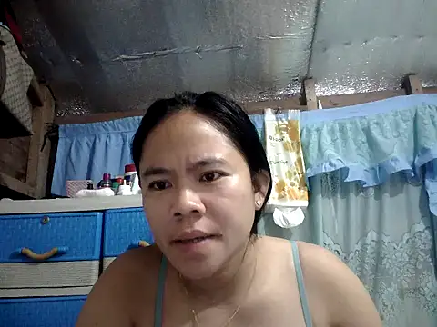 Snapshot of xxdreamgirl69 chatting on 06/17/26, 10:43 xxdreamgirl69 online show from 06/17/26, 10:43