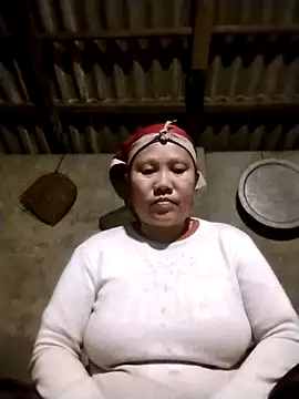 Snapshot of LeoPet2x chatting on 02/15/26, 08:27 LeoPet2x online show from 02/15/26, 08:27