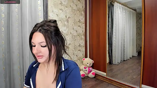 emmaledysss online show from 11/29/25, 04:43