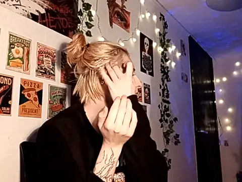 Snapshot of AmyGrok chatting on 12/03/25, 11:41 AmyGrok online show from 12/03/25, 11:41