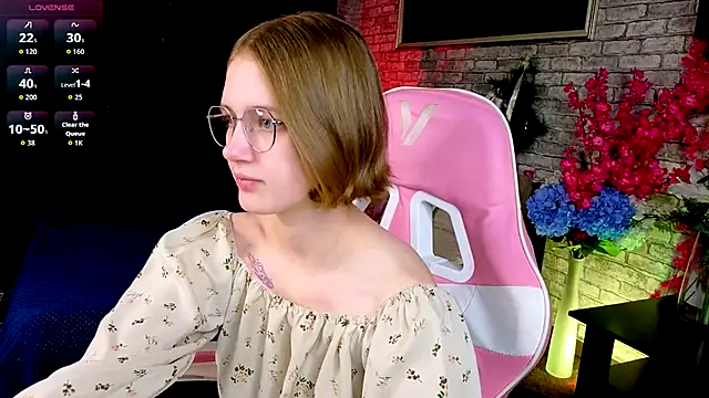 Mia Mooore online show from 12/22/25, 02:03