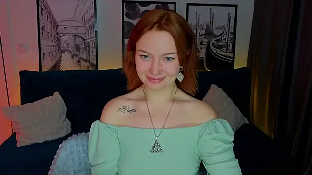 PaigeHalliwell  online show from 12/01/25, 02:44