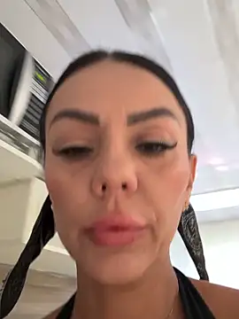 SofhiaTaylor online show from 12/14/25, 02:55