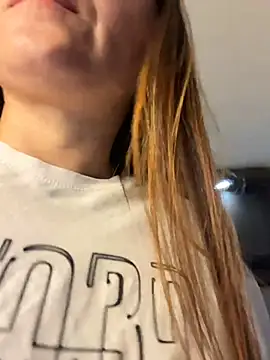 Snapshot of RosaliaVicky chatting on 12/14/25, 06:08 RosaliaVicky online show from 12/14/25, 06:08