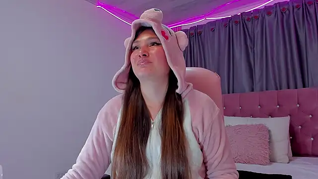 AngieG02  online show from 12/16/25, 03:11