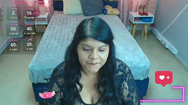 Natasha Saenz   online show from 12/03/25, 01:31