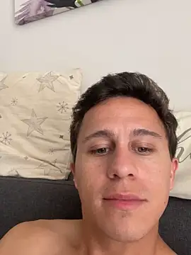 Snapshot of Emanueldickarg chatting on 12/15/25, 06:23 Emanueldickarg online show from 12/15/25, 06:23