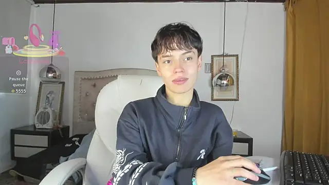 Brenda Tina online show from 12/22/25, 08:39