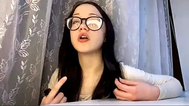 Snapshot of ZeeHope chatting on 11/29/25, 12:19 ZeeHope online show from 11/29/25, 12:19