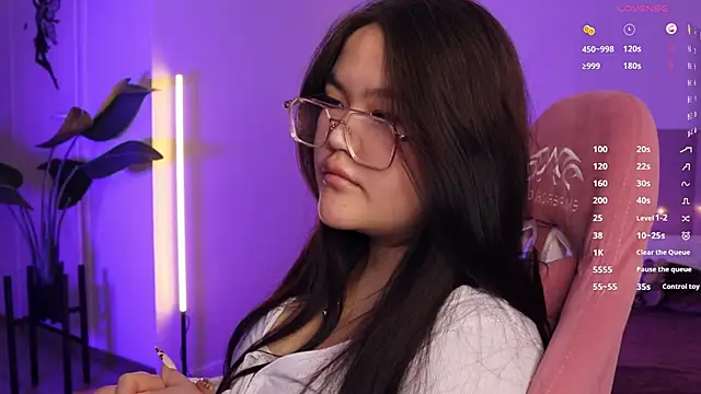 Snapshot of VeneraMai chatting on 12/02/25, 05:19 VeneraMai online show from 12/02/25, 05:19