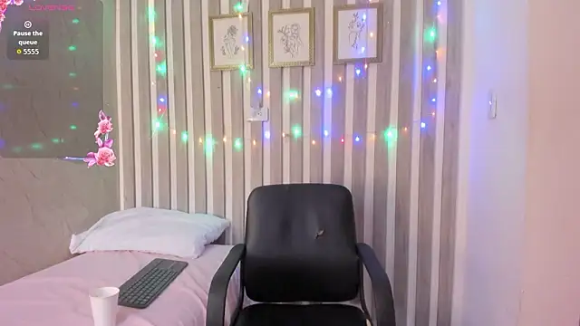  Zoecooper online show from 02/02/26, 11:42