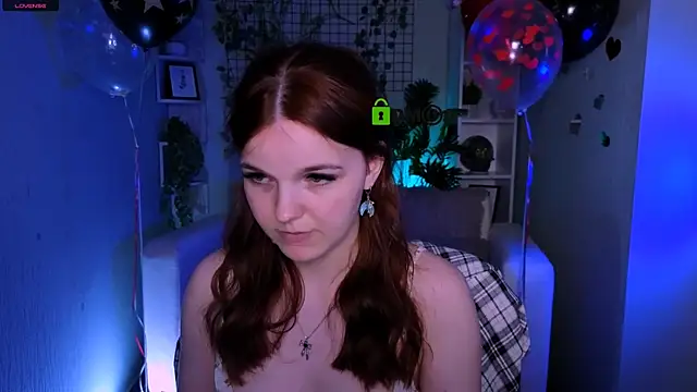 Snapshot of mikameovv chatting on 06/17/26, 11:38 mikameovv online show from 06/17/26, 11:38