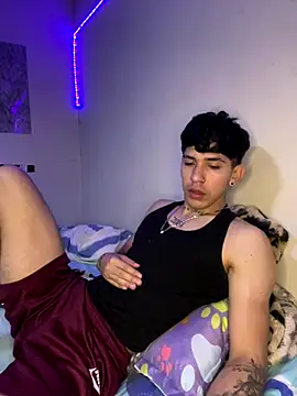 wil hot online show from 12/17/25, 03:29