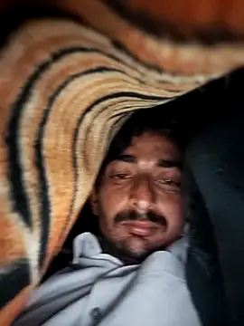 Snapshot of TwinklyBasket897 chatting on 12/15/25, 05:39 TwinklyBasket897 online show from 12/15/25, 05:39