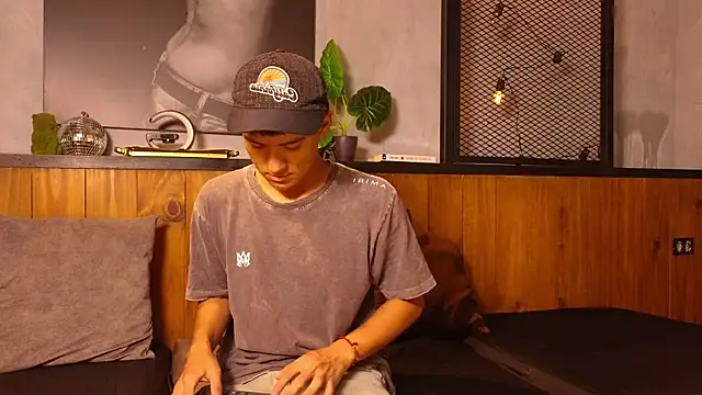 isaac grimm online show from 04/17/26, 07:28