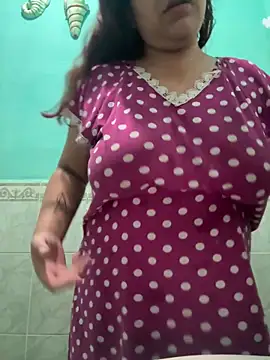 Snapshot of Kittysweet2001 chatting on 12/22/25, 05:04 Kittysweet2001 online show from 12/22/25, 05:04