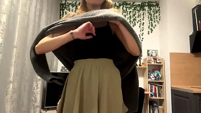 Snapshot of _VlalV_ chatting on 12/01/25, 03:06 VlalV online show from 12/01/25, 03:06