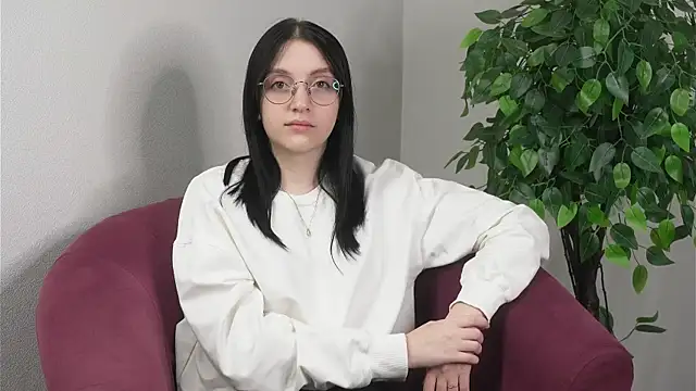 AmyDilox online show from 12/01/25, 05:45