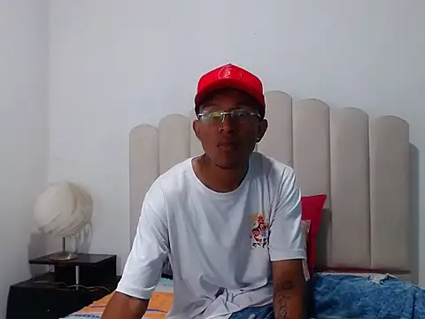 Snapshot of BobbyHot_4u chatting on 12/01/25, 01:16 BobbyHot 4u online show from 12/01/25, 01:16