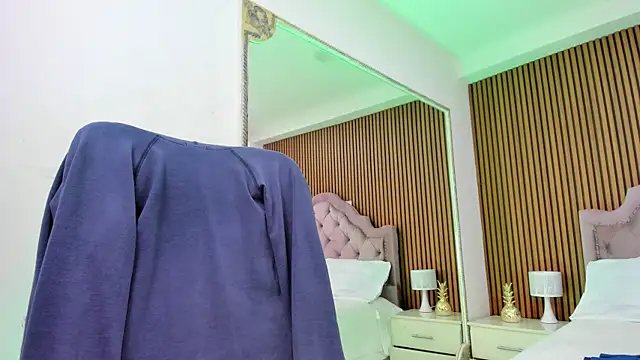 Cherrybombs  online show from 04/12/26, 01:32