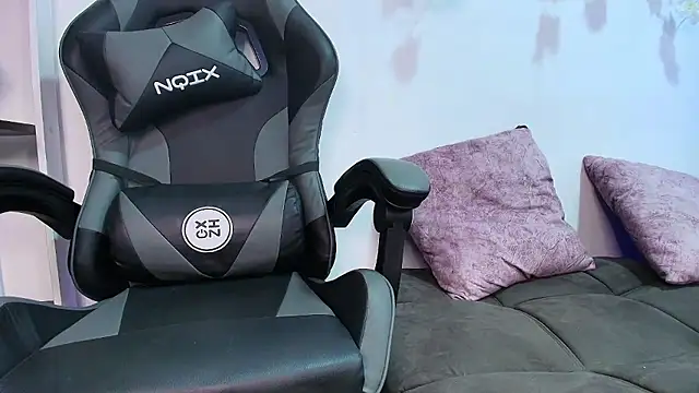 Snapshot of brunette_candyy_ chatting on 01/10/26, 01:35 brunette candyy online show from 01/10/26, 01:35