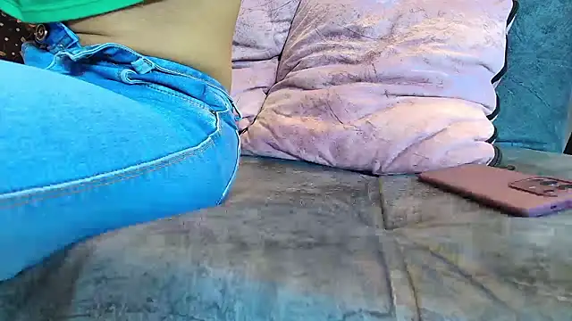 Snapshot of brunette_candyy_ chatting on 02/03/26, 12:21 brunette candyy online show from 02/03/26, 12:21