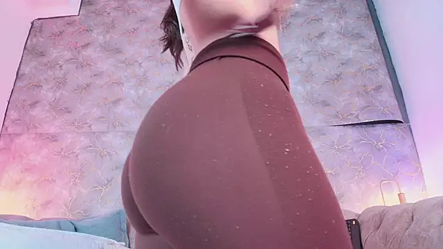 Mia Luxor online show from 04/16/26, 12:17