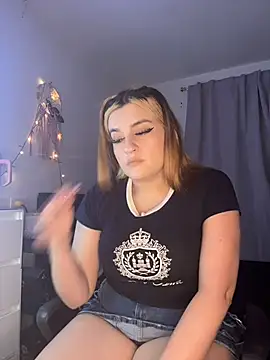 kira velour online show from 12/18/25, 12:17