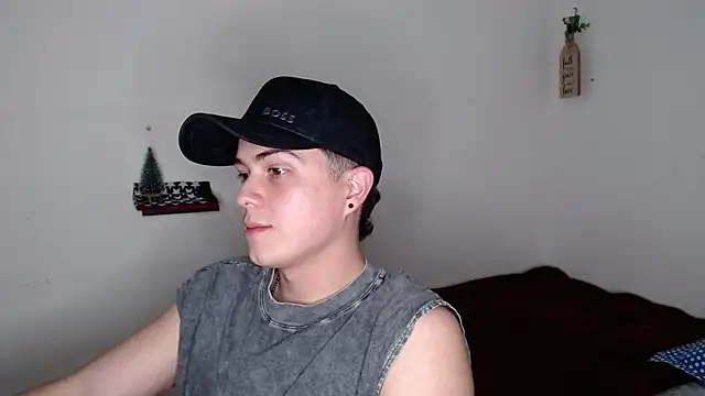 Snapshot of oak_david chatting on 12/17/25, 11:55 oak david online show from 12/17/25, 11:55