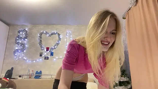 Snapshot of CelenFomes chatting on 12/03/25, 04:42 CelenFomes online show from 12/03/25, 04:42