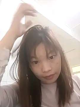 Snapshot of See-through22 chatting on 12/16/25, 02:49 See-through22 online show from 12/16/25, 02:49