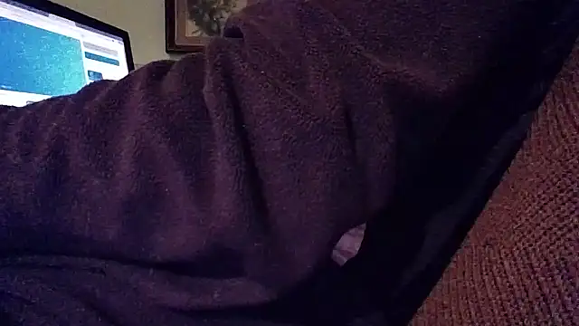 Snapshot of gatitachula93 chatting on 12/17/25, 08:04 gatitachula93 online show from 12/17/25, 08:04