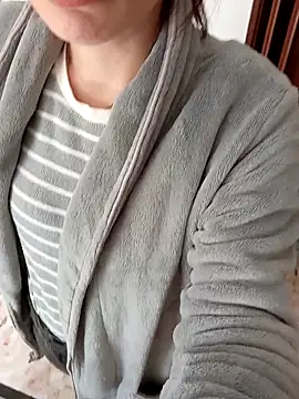 Snapshot of gatitachula93 chatting on 02/19/26, 01:40 gatitachula93 online show from 02/19/26, 01:40