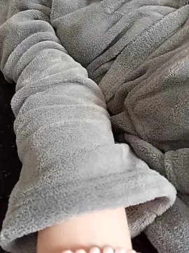 gatitachula93 online show from 04/07/26, 03:12