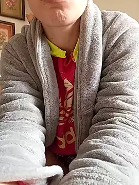 gatitachula93 online show from 04/08/26, 11:32