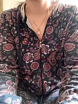 gatitachula93 online show from 04/17/26, 03:15