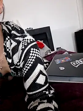 Snapshot of RedTeufelGirl chatting on 02/04/26, 06:14 RedTeufelGirl online show from 02/04/26, 06:14