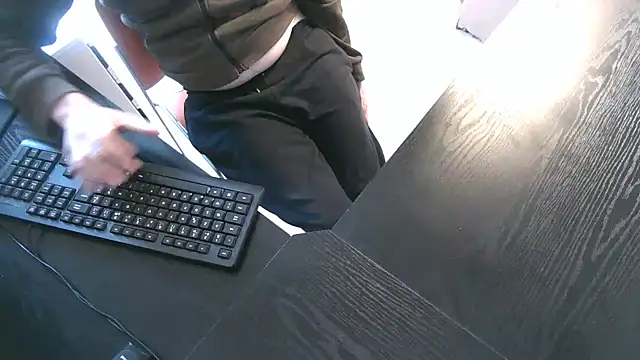 TRESBONNEBITE online show from 12/21/25, 02:02