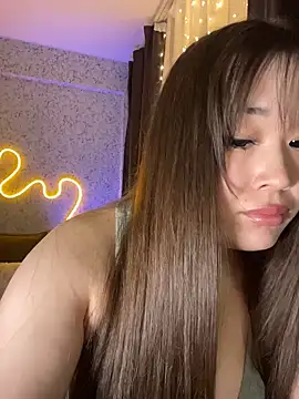 Snapshot of MonamiOnizuka chatting on 12/14/25, 09:41 MonamiOnizuka online show from 12/14/25, 09:41