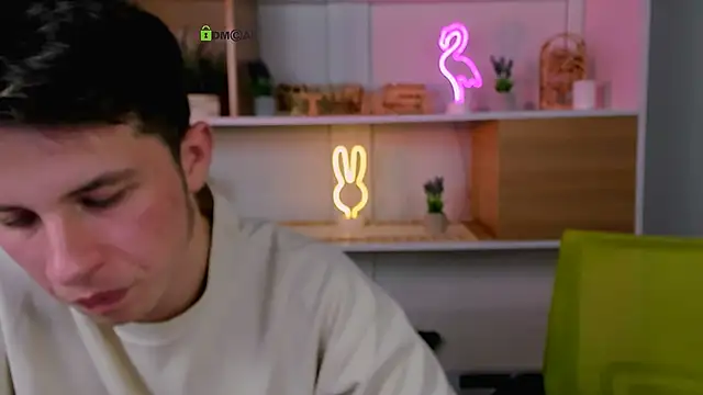 Snapshot of leo_valor chatting on 12/16/25, 02:22 leo valor online show from 12/16/25, 02:22