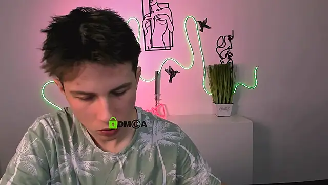 Snapshot of leo_valor chatting on 12/17/25, 07:31 leo valor online show from 12/17/25, 07:31